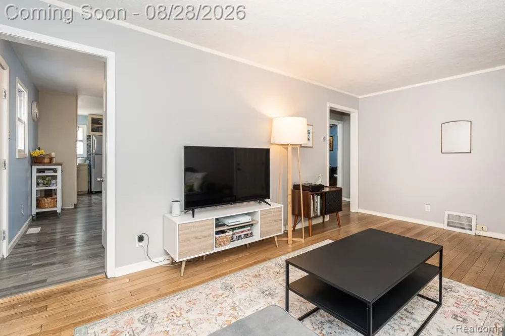 21846 Redmond Avenue Eastpointe City, MI 48021
