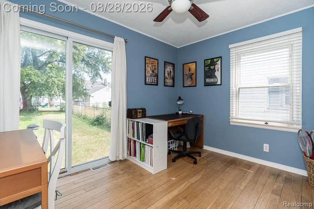 21846 Redmond Avenue Eastpointe City, MI 48021