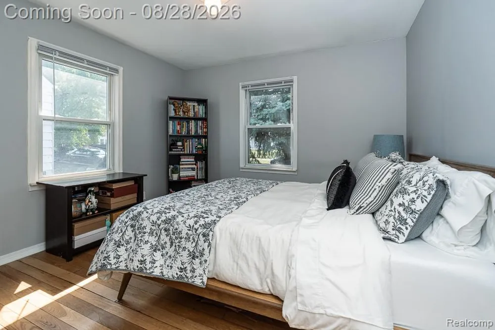 21846 Redmond Avenue Eastpointe City, MI 48021