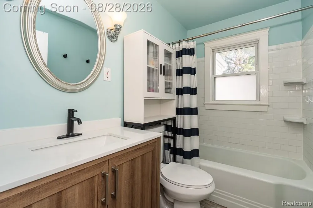 21846 Redmond Avenue Eastpointe City, MI 48021