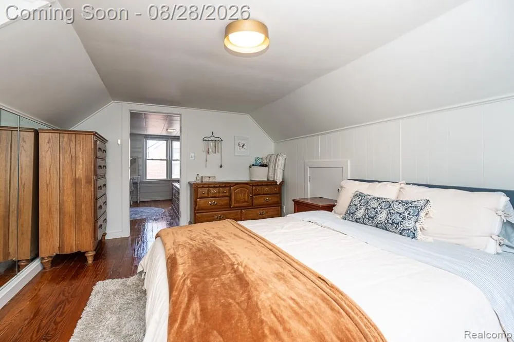 21846 Redmond Avenue Eastpointe City, MI 48021