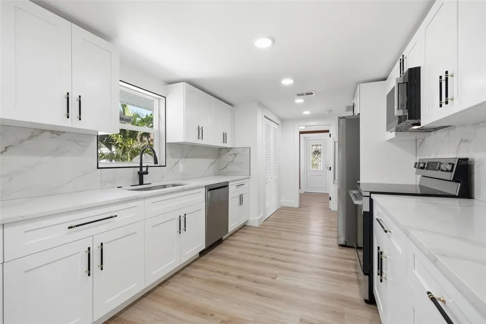 848 OLYMPIA ROAD Venice, FL 34293