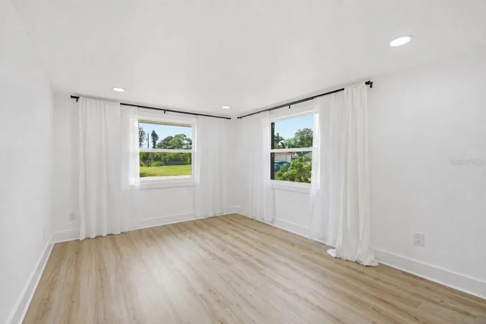 848 OLYMPIA ROAD Venice, FL 34293