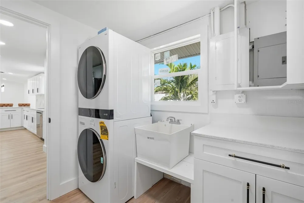 848 OLYMPIA ROAD Venice, FL 34293