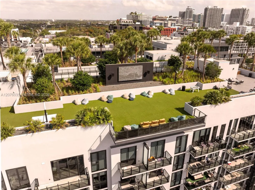 176 NW 25th St #526 Miami, FL 33127
