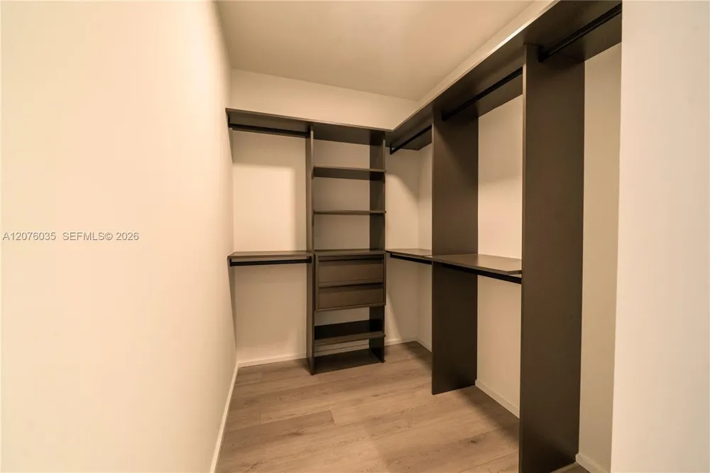 176 NW 25th St #526 Miami, FL 33127