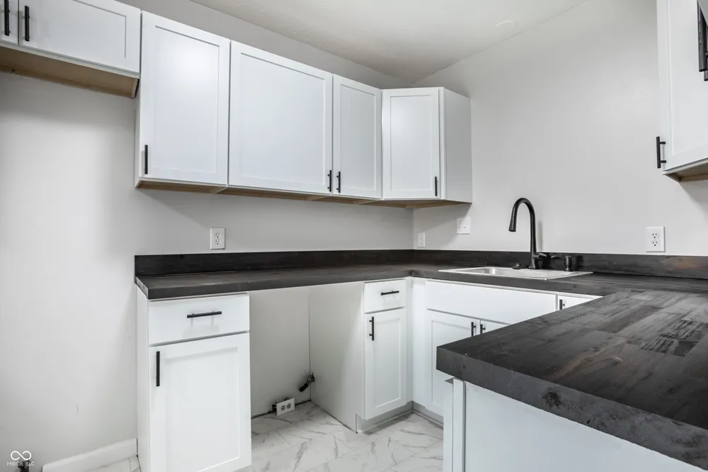 2120 Debello Court Indianapolis, IN 46214