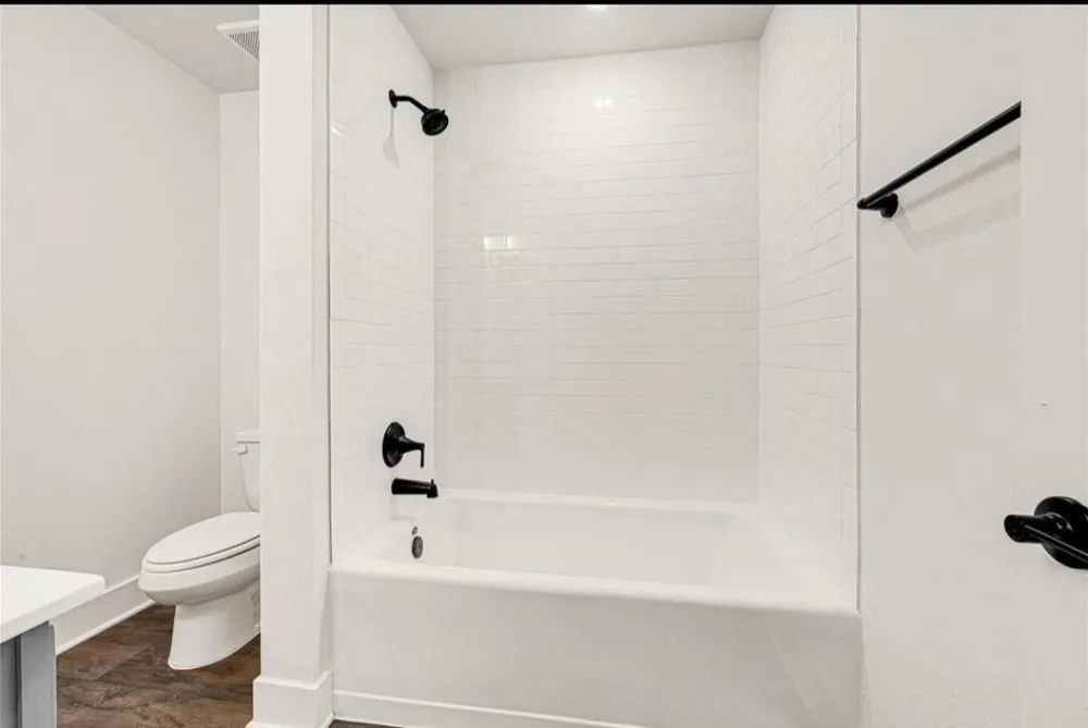 4321 W Bayou Maison Dickinson, TX 77539