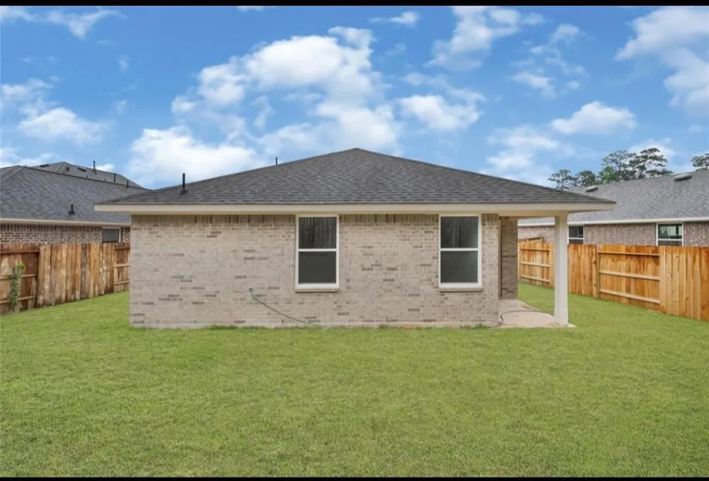 4321 W Bayou Maison Dickinson, TX 77539