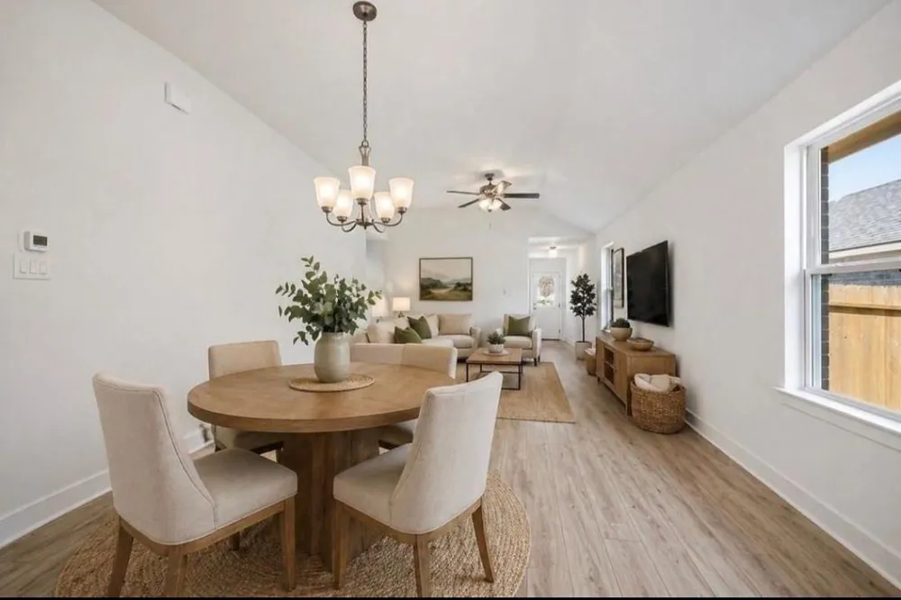 4321 W Bayou Maison Dickinson, TX 77539