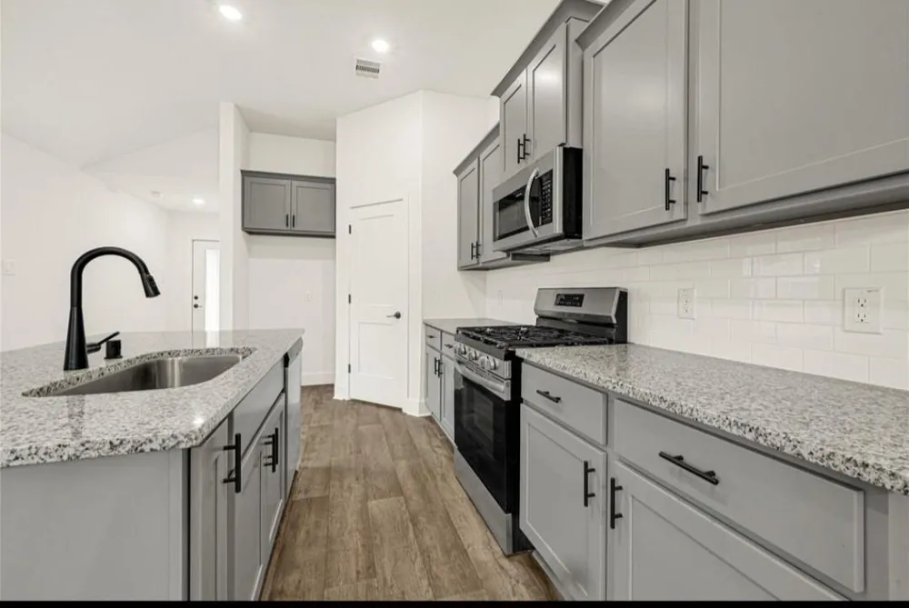4321 W Bayou Maison Dickinson, TX 77539