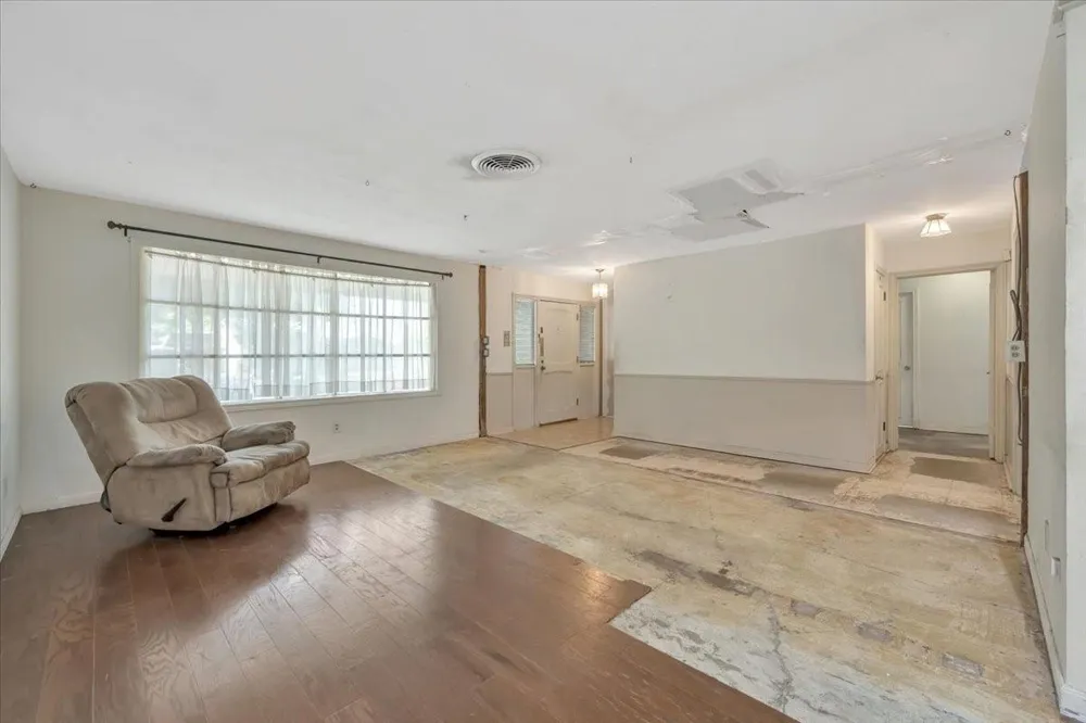334 Biscayne Boulevard El Lago, TX 77586