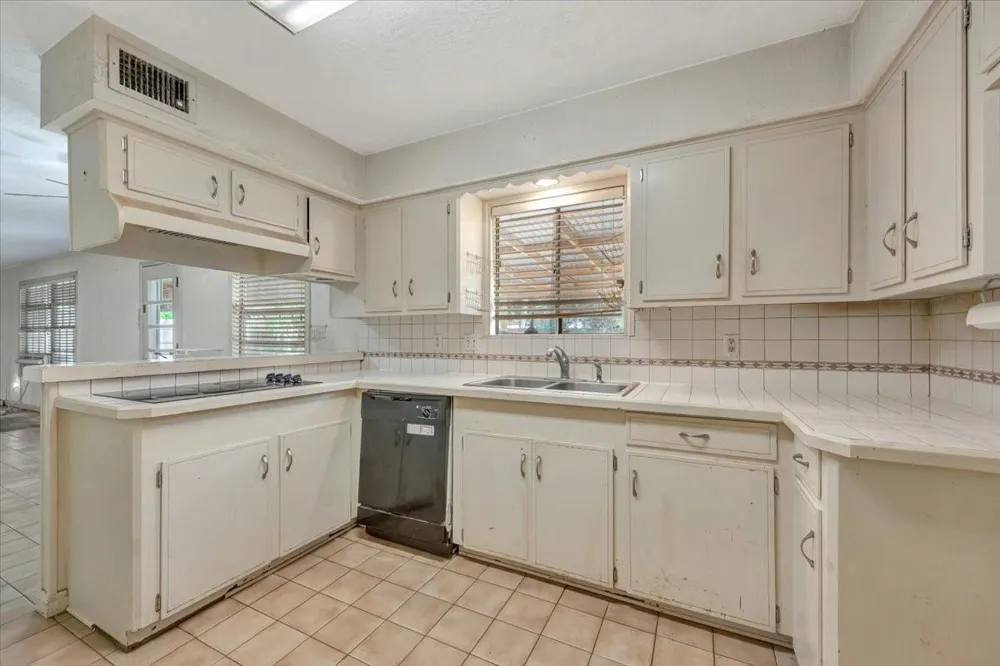 334 Biscayne Boulevard El Lago, TX 77586