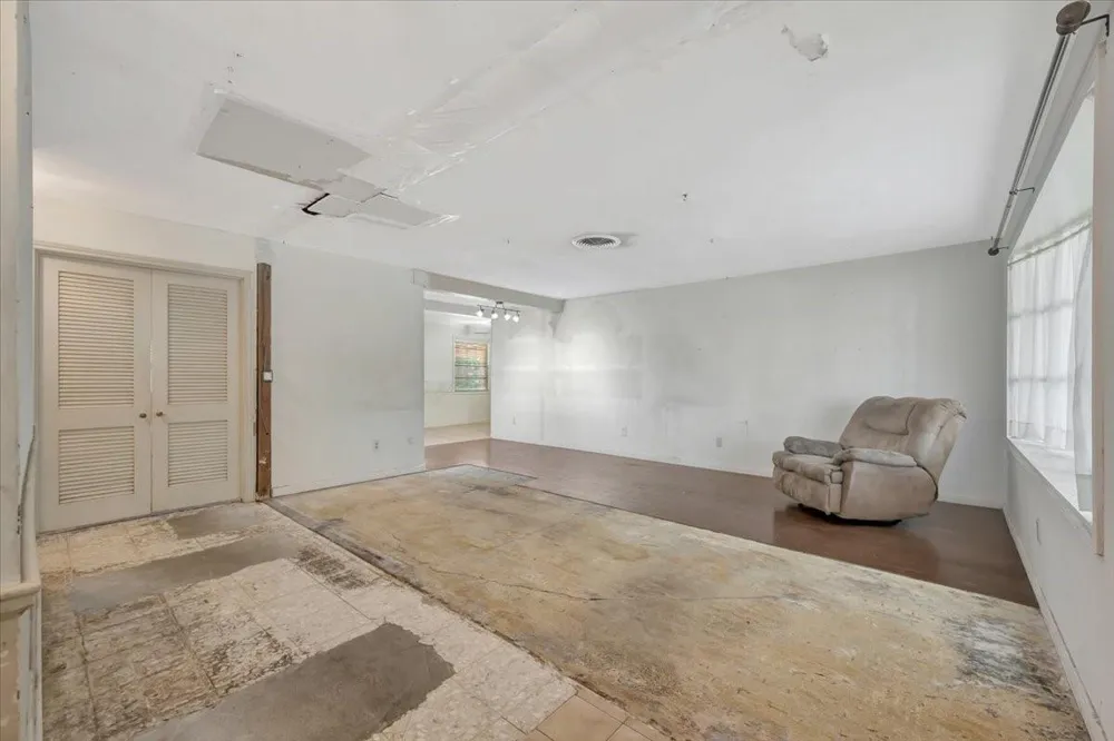 334 Biscayne Boulevard El Lago, TX 77586