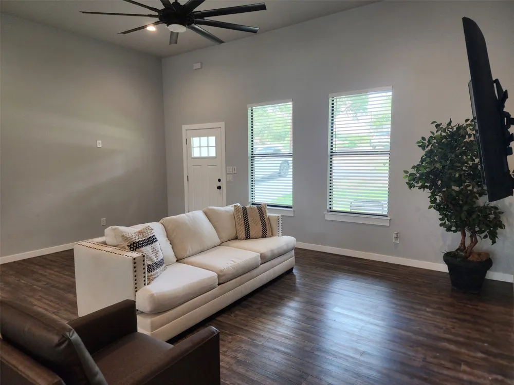 207 Laurel Lane Spicewood, TX 78669