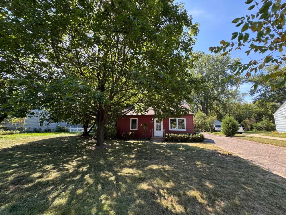 830 Sandhurst Drive W Roseville, MN 55113