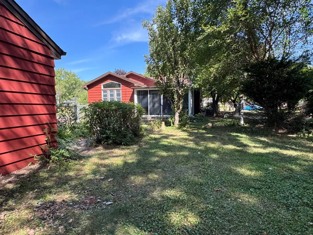 830 Sandhurst Drive W Roseville, MN 55113