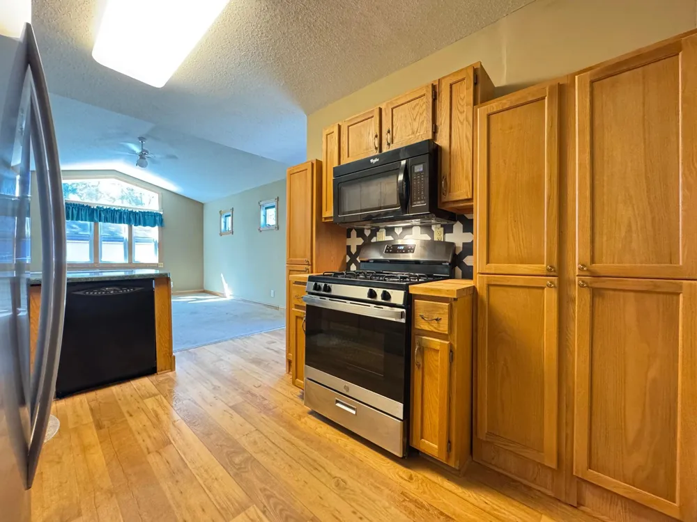 830 Sandhurst Drive W Roseville, MN 55113