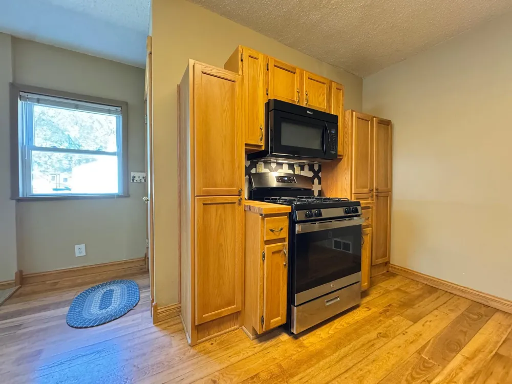 830 Sandhurst Drive W Roseville, MN 55113