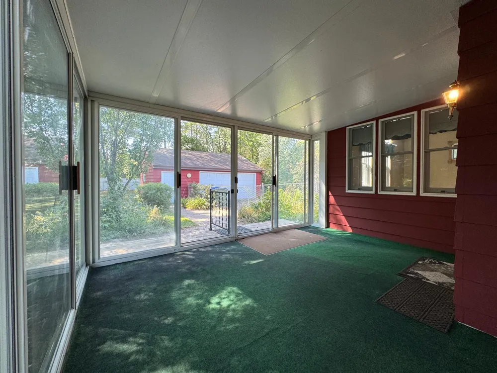 830 Sandhurst Drive W Roseville, MN 55113