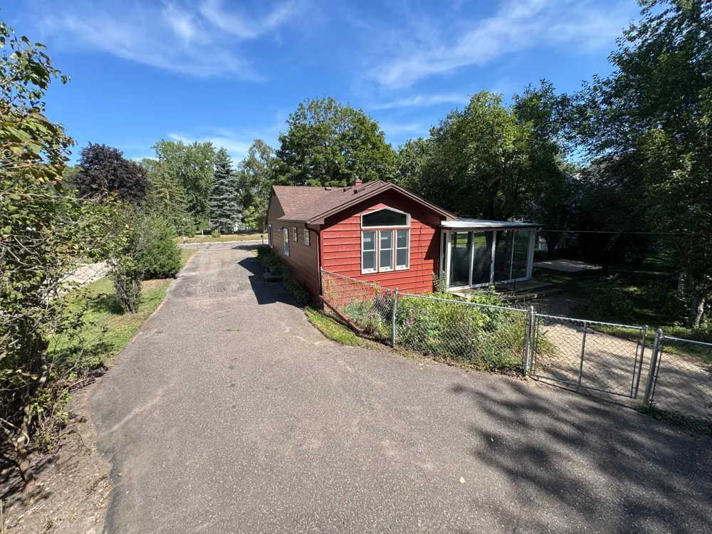 830 Sandhurst Drive W Roseville, MN 55113