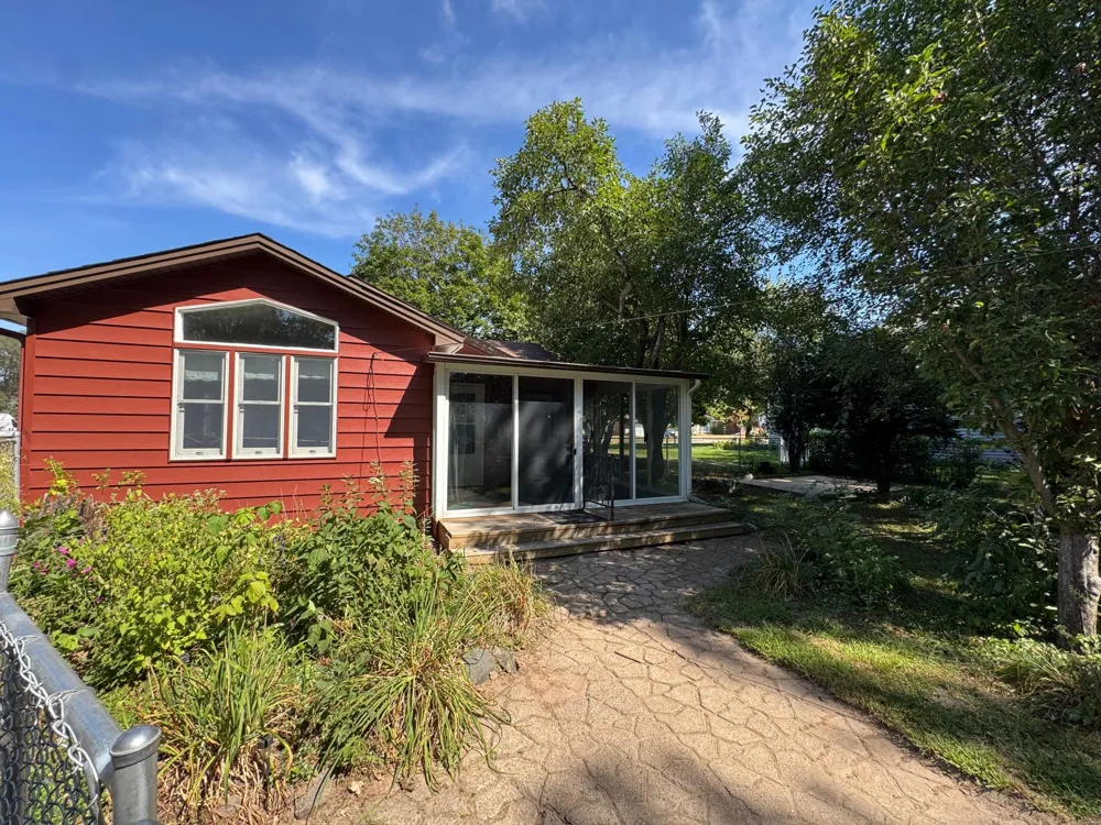 830 Sandhurst Drive W Roseville, MN 55113