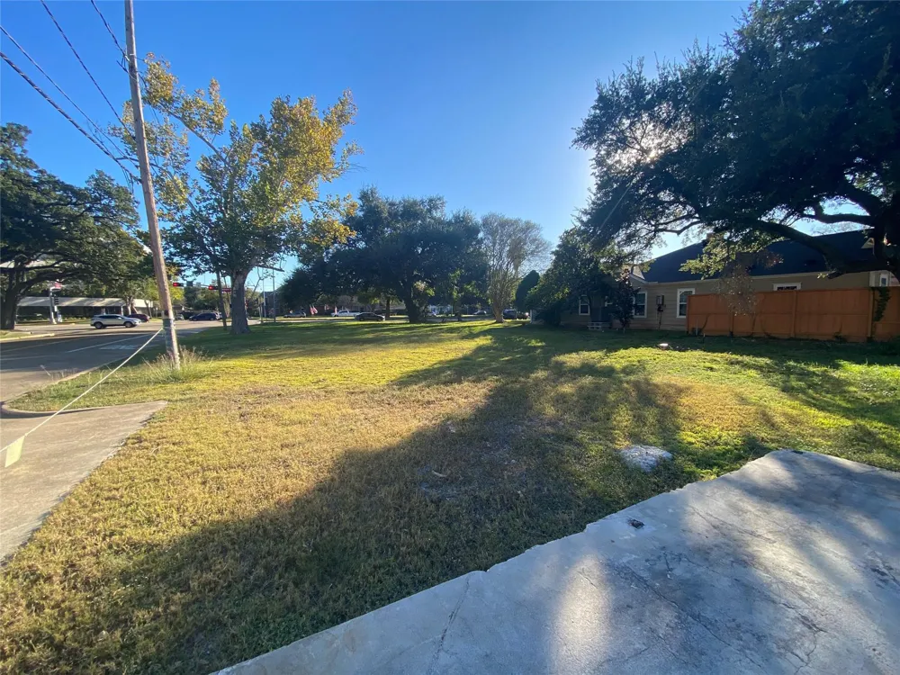 4800 Bellaire Boulevard Bellaire, TX 77401