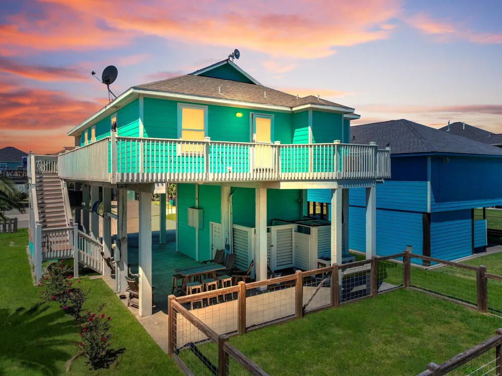 930 Eastview Crystal Beach, TX 77650
