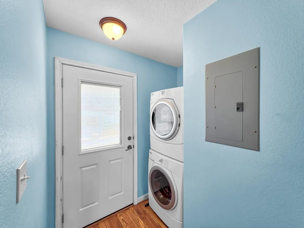 930 Eastview Crystal Beach, TX 77650