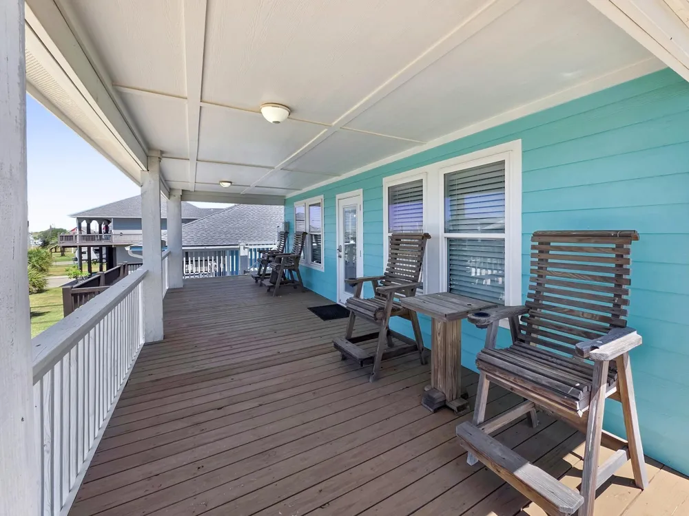 930 Eastview Crystal Beach, TX 77650