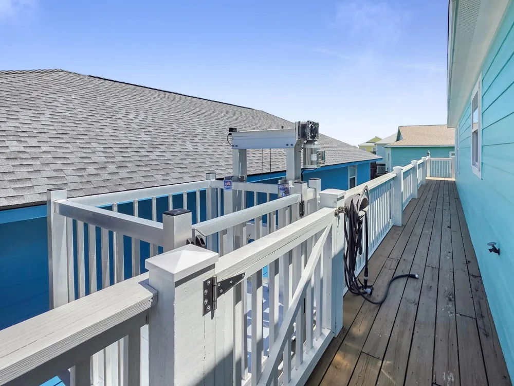 930 Eastview Crystal Beach, TX 77650