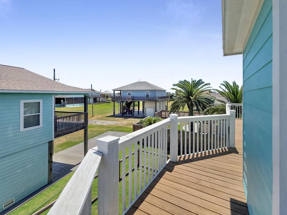 930 Eastview Crystal Beach, TX 77650