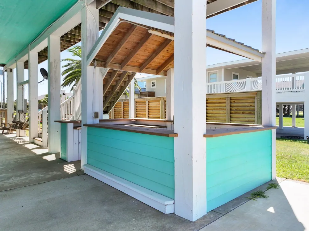930 Eastview Crystal Beach, TX 77650
