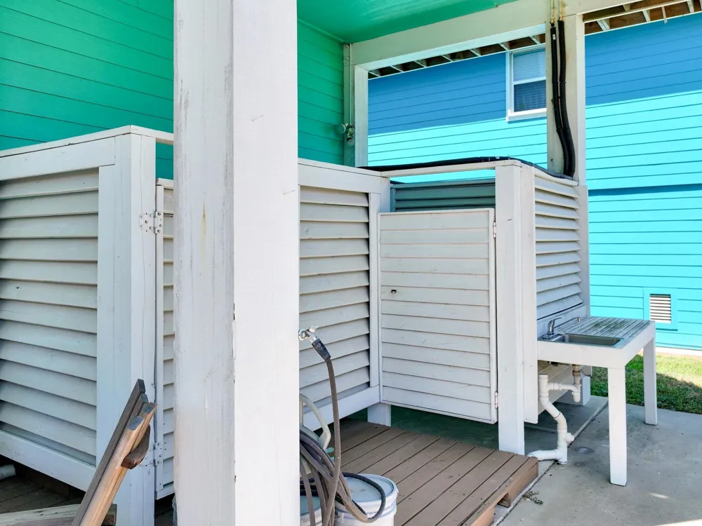 930 Eastview Crystal Beach, TX 77650