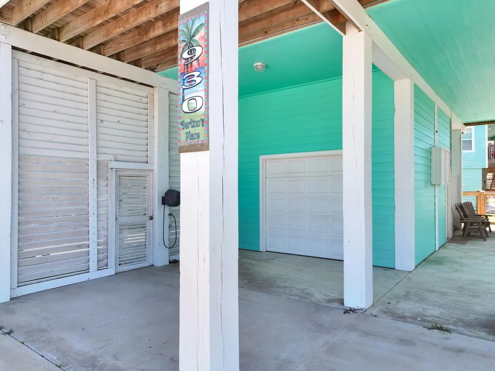 930 Eastview Crystal Beach, TX 77650