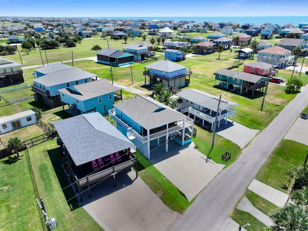 930 Eastview Crystal Beach, TX 77650