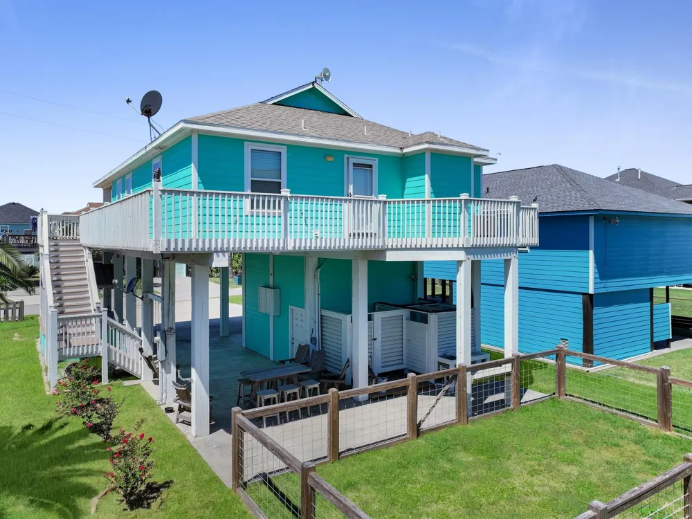 930 Eastview Crystal Beach, TX 77650