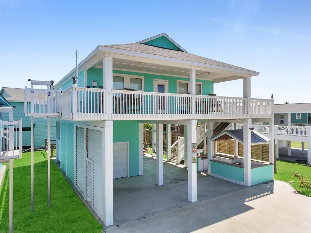 930 Eastview Crystal Beach, TX 77650