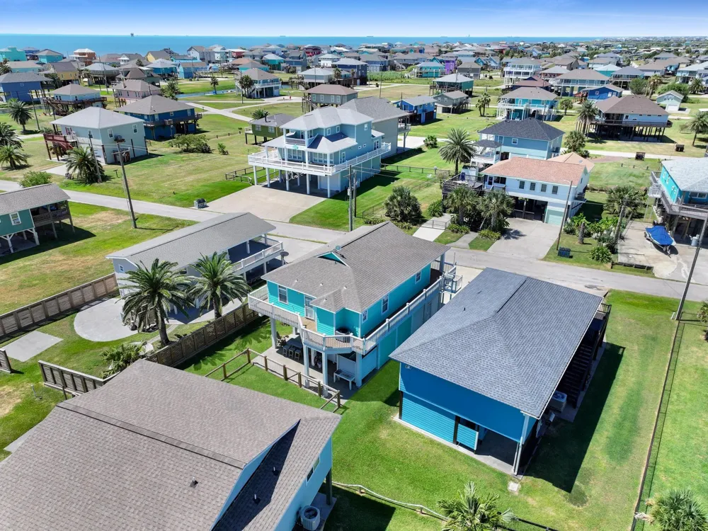 930 Eastview Crystal Beach, TX 77650