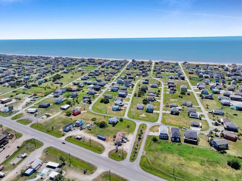 930 Eastview Crystal Beach, TX 77650