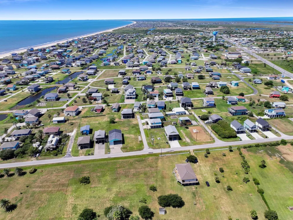 930 Eastview Crystal Beach, TX 77650