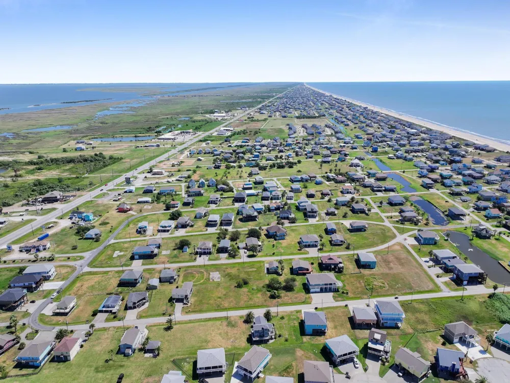 930 Eastview Crystal Beach, TX 77650