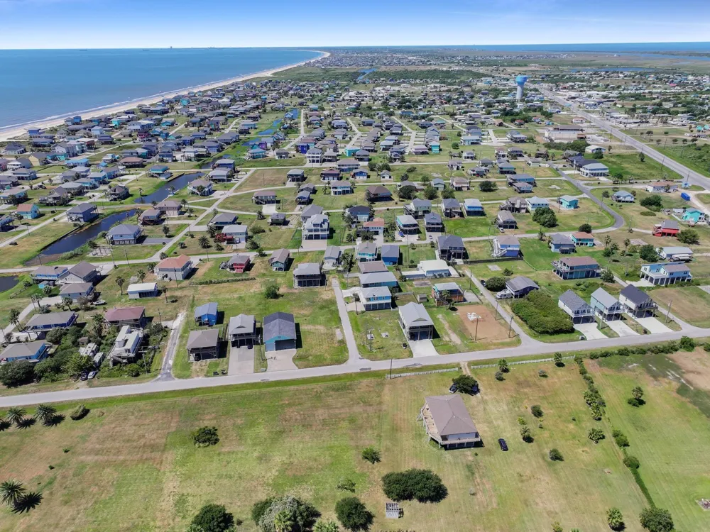 930 Eastview Crystal Beach, TX 77650