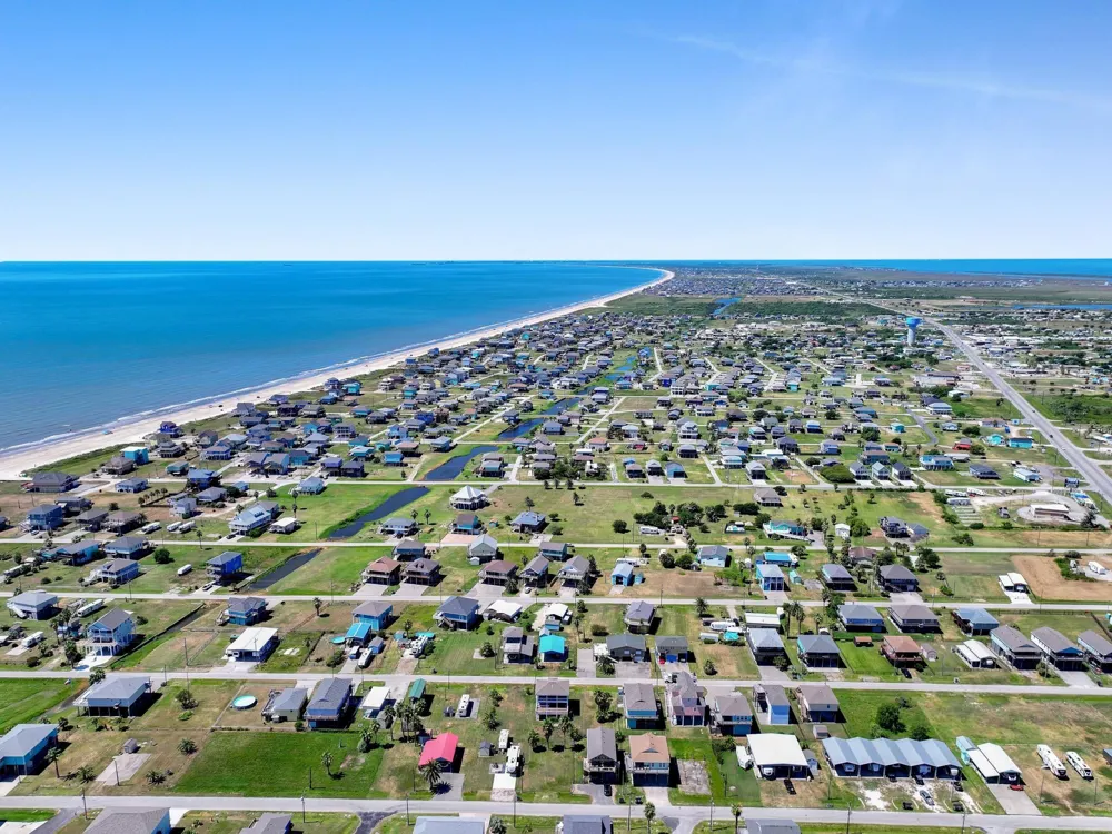 930 Eastview Crystal Beach, TX 77650