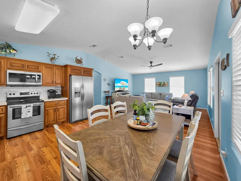 930 Eastview Crystal Beach, TX 77650