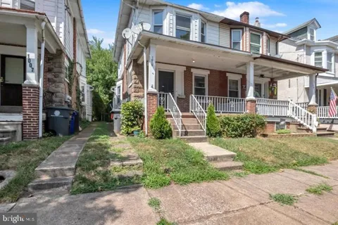1009 QUEEN STREET