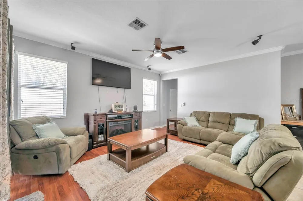 4476 CREEKSIDE DRIVE Mulberry, FL 33860