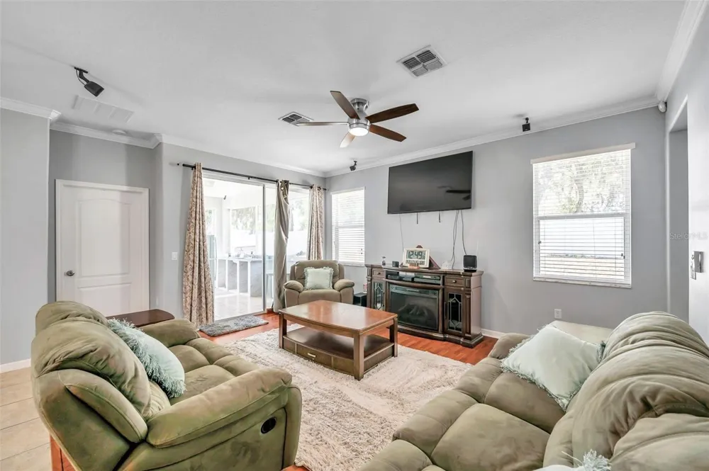 4476 CREEKSIDE DRIVE Mulberry, FL 33860