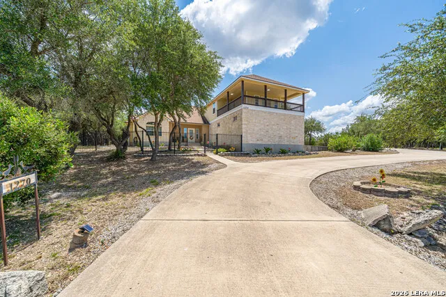 1270 HERITAGE HL Canyon Lake, TX 78133