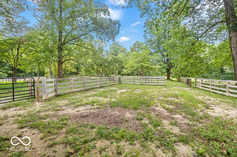 4585 E Robinson Road Bloomington, IN 47408